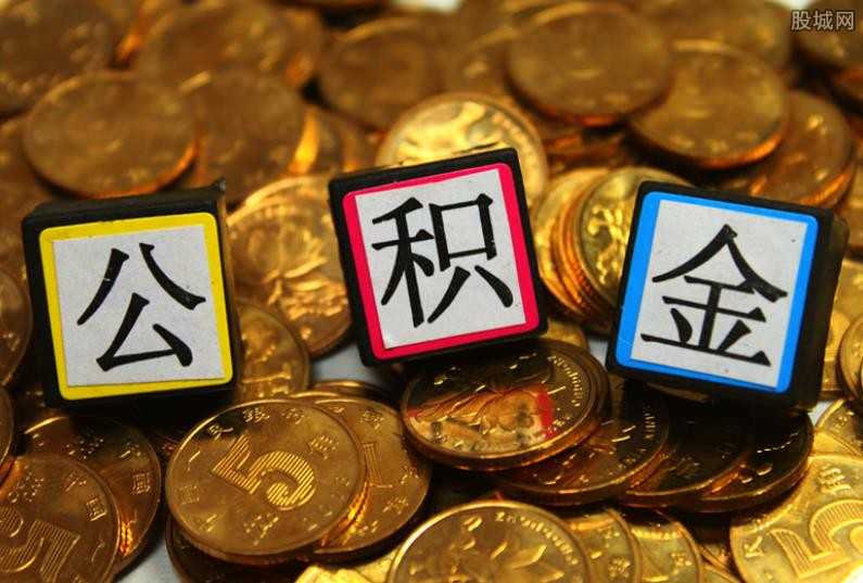 避免人群聚集，“湘直公积金”微信公众号等平台提供“码上办”服务